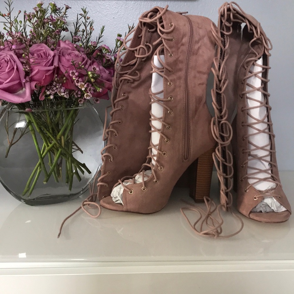 BRAND NEW Lace up Knee/Thigh high heels sz8
